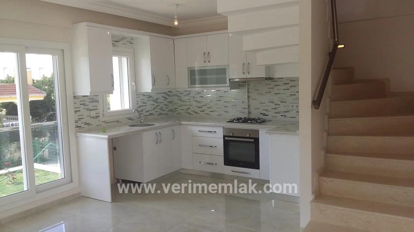 6+1-Zimmer Villa Zu verkaufen in Orta Bz. Menderes Özdere - 312 m²
