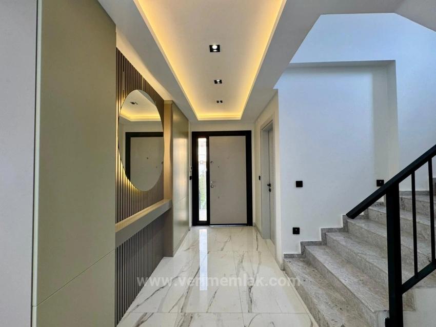 Luxuriöse, Völlig Freistehende 4+1-Villa Mit Pool, Ganz Neu, In Sığacık, Seferihisar.