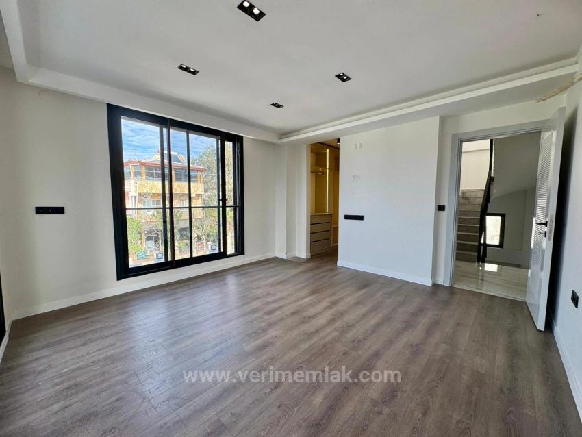 Luxuriöse, Völlig Freistehende 4+1-Villa Mit Pool, Ganz Neu, In Sığacık, Seferihisar.