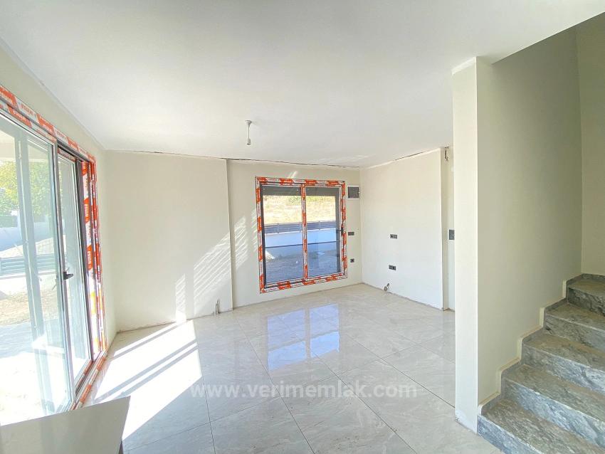 Luftige 3+1 Villa Zum Verkauf In Ürkmez, In Strandnähe