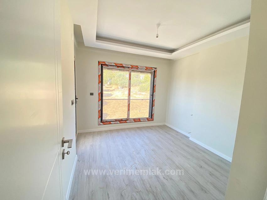 Luftige 3+1 Villa Zum Verkauf In Ürkmez, In Strandnähe