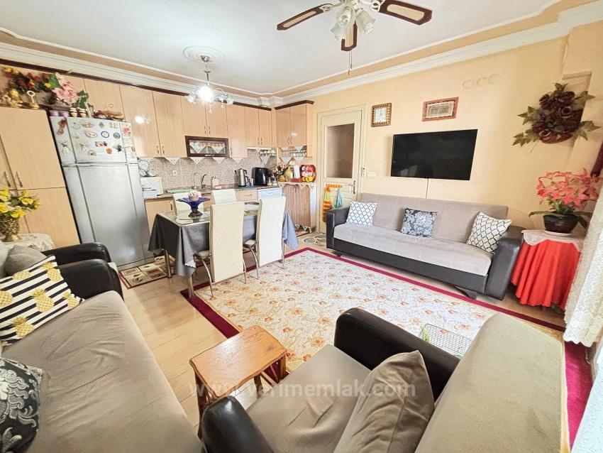 Geräumige 2+1-Wohnung Zum Verkauf In Ürkmez, 200 M Vom Strand Entfernt