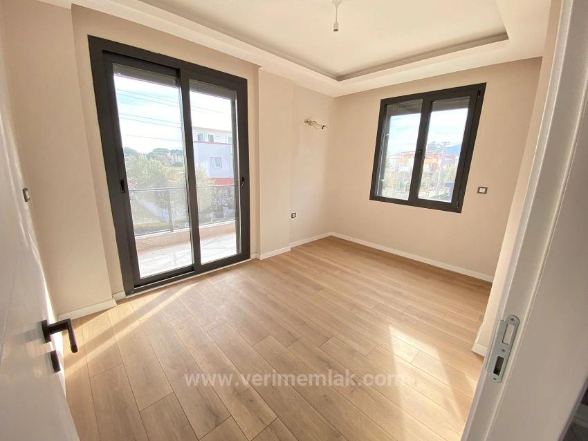 Brandneue Freistehende 3+1-Villa In Seferihisar Cumhuriyet, 850 M Vom Meer Entfernt.