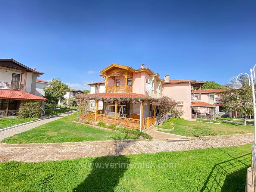 Freistehende, Komfortable 3+1-Zimmer-Villa Mit Pool Und Sicherheitssystem In Seferihisar Erdem Tur Site Zu Verkaufen.