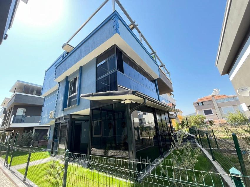 Modern Gestaltete, Sichere Freistehende 3+1-Villa In Seferihisar Payamlı!
