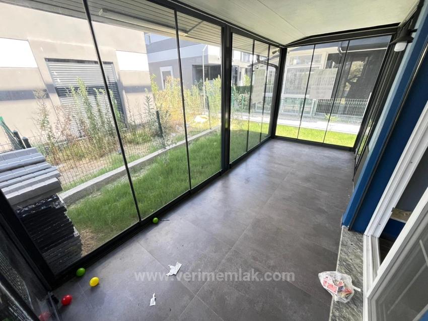 Modern Gestaltete, Sichere Freistehende 3+1-Villa In Seferihisar Payamlı!