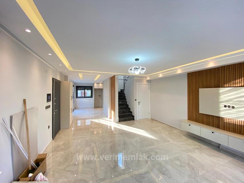 Luxuriöse 3+1-Zimmer-Villa Zum Verkauf In Seferihisar, Region Mersin, Direkt Am Meer, Mit Smart-Home-Systemen!