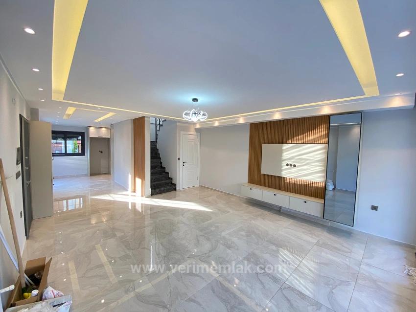 Luxuriöse 3+1-Zimmer-Villa Zum Verkauf In Seferihisar, Region Mersin, Direkt Am Meer, Mit Smart-Home-Systemen!