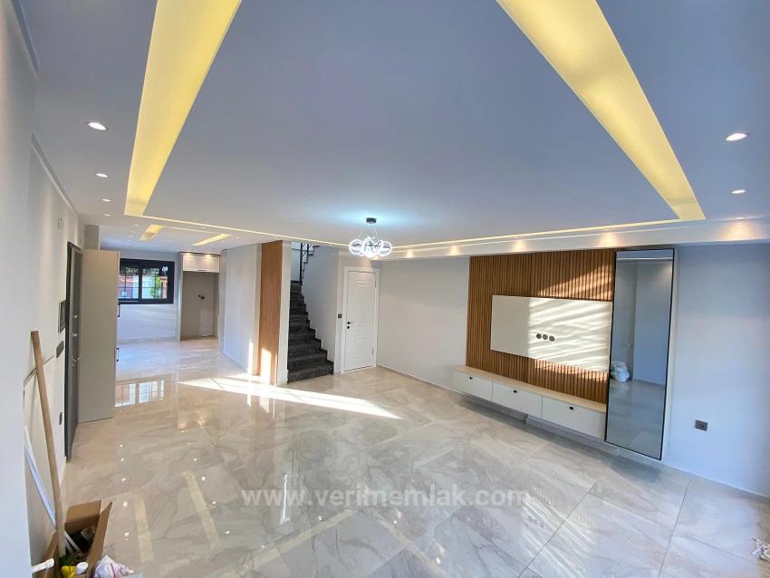 Luxuriöse 3+1-Zimmer-Villa Zum Verkauf In Seferihisar, Region Mersin, Direkt Am Meer, Mit Smart-Home-Systemen!