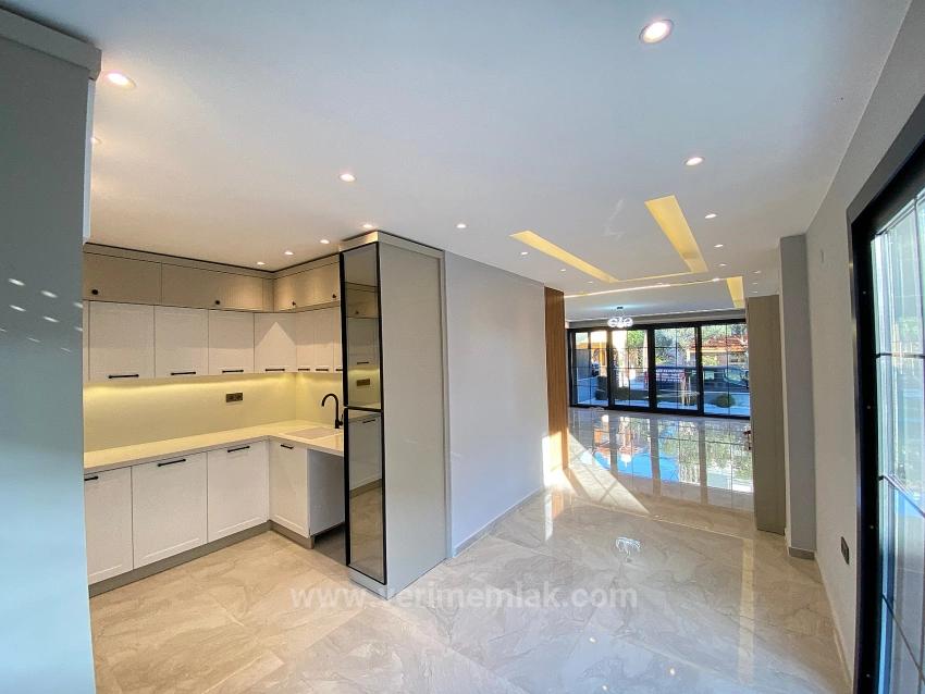 Luxuriöse 3+1-Zimmer-Villa Zum Verkauf In Seferihisar, Region Mersin, Direkt Am Meer, Mit Smart-Home-Systemen!