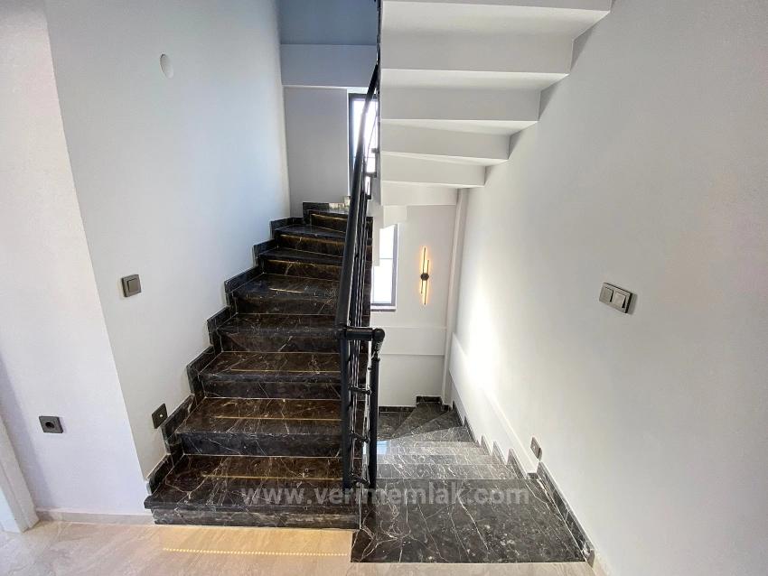 Luxuriöse 3+1-Zimmer-Villa Zum Verkauf In Seferihisar, Region Mersin, Direkt Am Meer, Mit Smart-Home-Systemen!