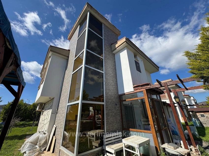 Luxuriöse 3+1-Zimmer-Villa In Einer Bewachten Wohnanlage Mit Swimmingpool, In Meeresnähe, Im Stadtteil Cumhuriyet, Seferihisar!