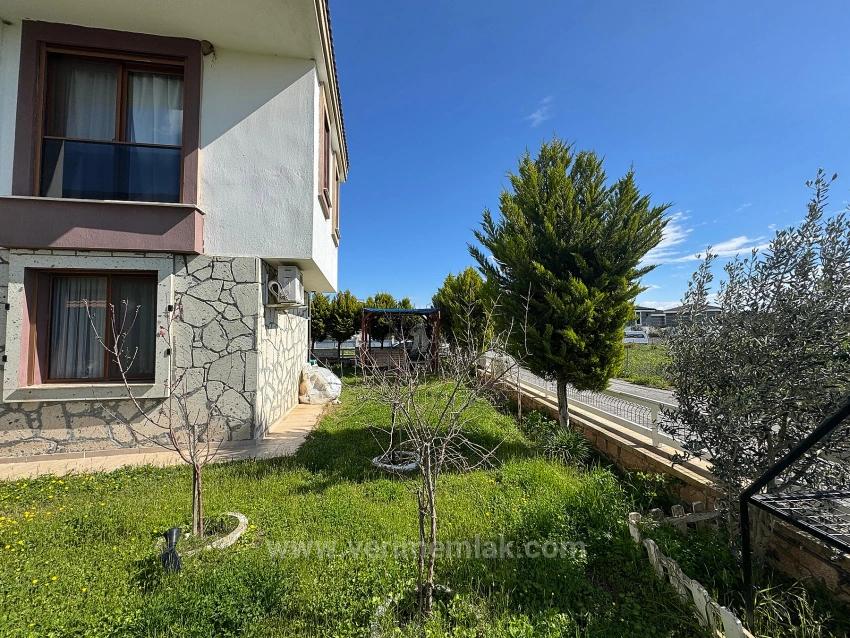 Luxuriöse 3+1-Zimmer-Villa In Einer Bewachten Wohnanlage Mit Swimmingpool, In Meeresnähe, Im Stadtteil Cumhuriyet, Seferihisar!