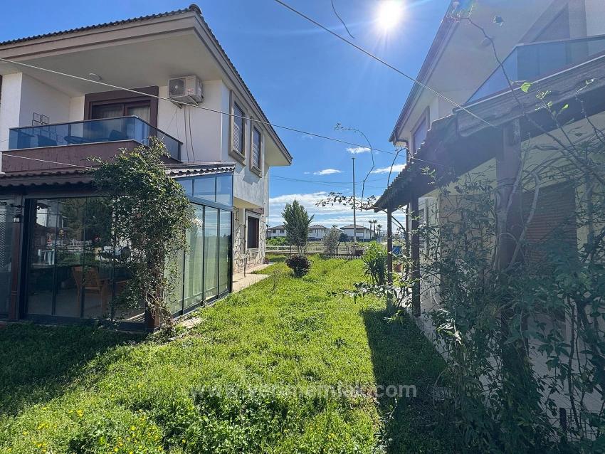 Luxuriöse 3+1-Zimmer-Villa In Einer Bewachten Wohnanlage Mit Swimmingpool, In Meeresnähe, Im Stadtteil Cumhuriyet, Seferihisar!