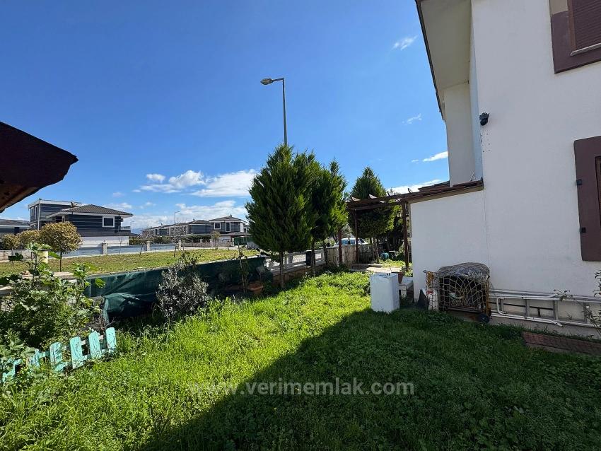 Luxuriöse 3+1-Zimmer-Villa In Einer Bewachten Wohnanlage Mit Swimmingpool, In Meeresnähe, Im Stadtteil Cumhuriyet, Seferihisar!