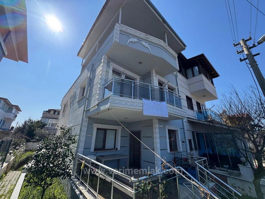 *Seferihisar Cumhuriyet - Freistehendes Sommerhaus (2+1 Zimmer) Mit Garten Zu Verkaufen - 750 M Vom Meer Entfernt