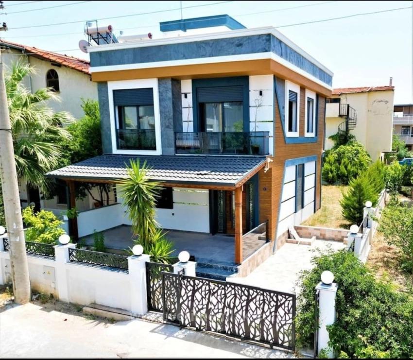 3+1 Freistehende Villa Zum Verkauf Am Meer In Doğanbey
