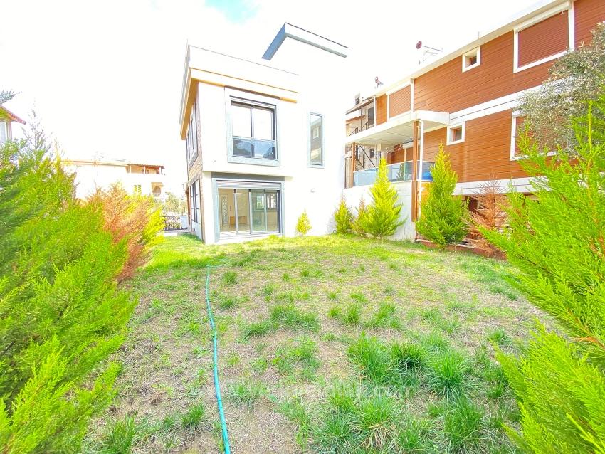 In Seferihisar Doğanbey Am Meerseite Ein Einziges Separates 3+1 Villenhaus Zum Verkauf