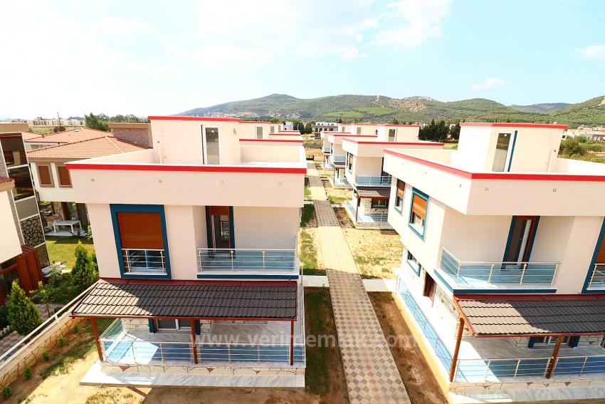 In Seferihisar Doğanbey Einzigartiges Freistehendes Großes Gartenumschlossenes Zu Verkaufendes 3+1 Villenhaus