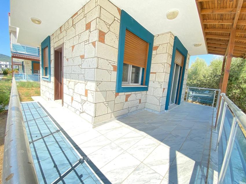 In Seferihisar Doğanbey Einzigartiges Freistehendes Großes Gartenumschlossenes Zu Verkaufendes 3+1 Villenhaus