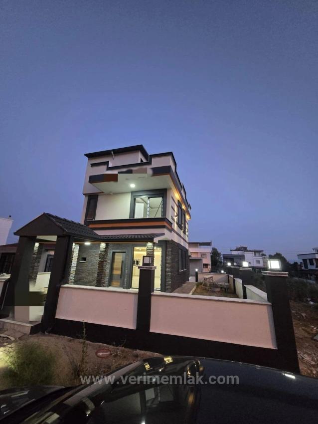 Eigentumsurkunde Für Eine Eigentumswohnung, In Meeresnähe, 3+1-Zimmer-Villa Mit Garten In Seferihisar Cumhuriyet