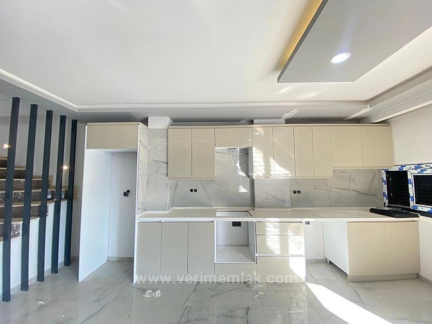 Eigentumsurkunde Für Eine Eigentumswohnung, In Meeresnähe, 3+1-Zimmer-Villa Mit Garten In Seferihisar Cumhuriyet