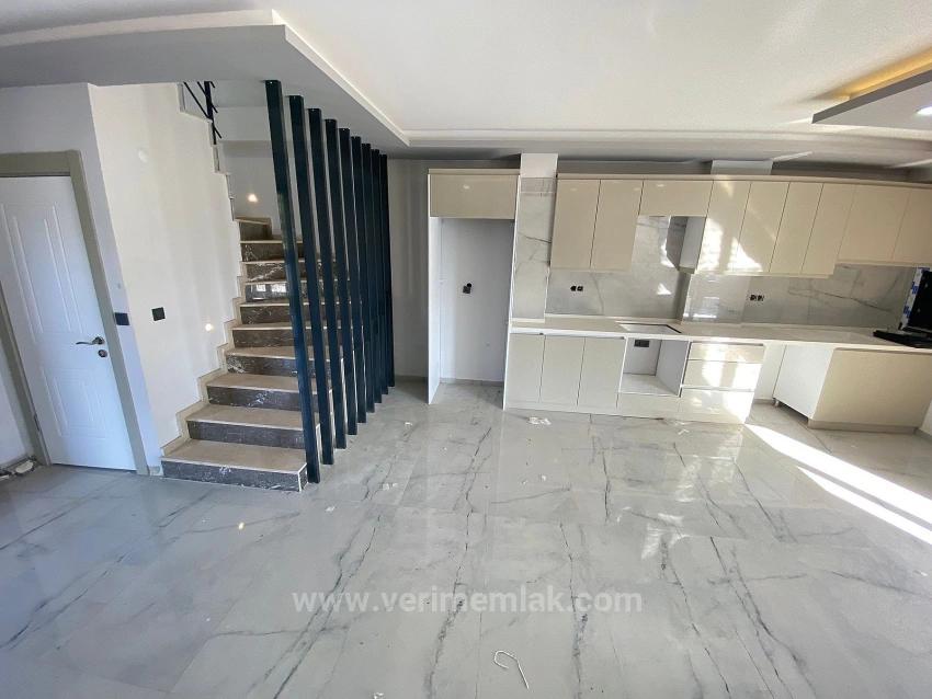 Eigentumsurkunde Für Eine Eigentumswohnung, In Meeresnähe, 3+1-Zimmer-Villa Mit Garten In Seferihisar Cumhuriyet