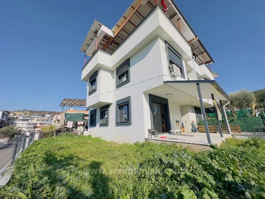 2+1-Zimmer-Wohnung In Seferihisar Mersinalanı Zu Verkaufen, In Meeresnähe, Erdgeschoss Mit Garten