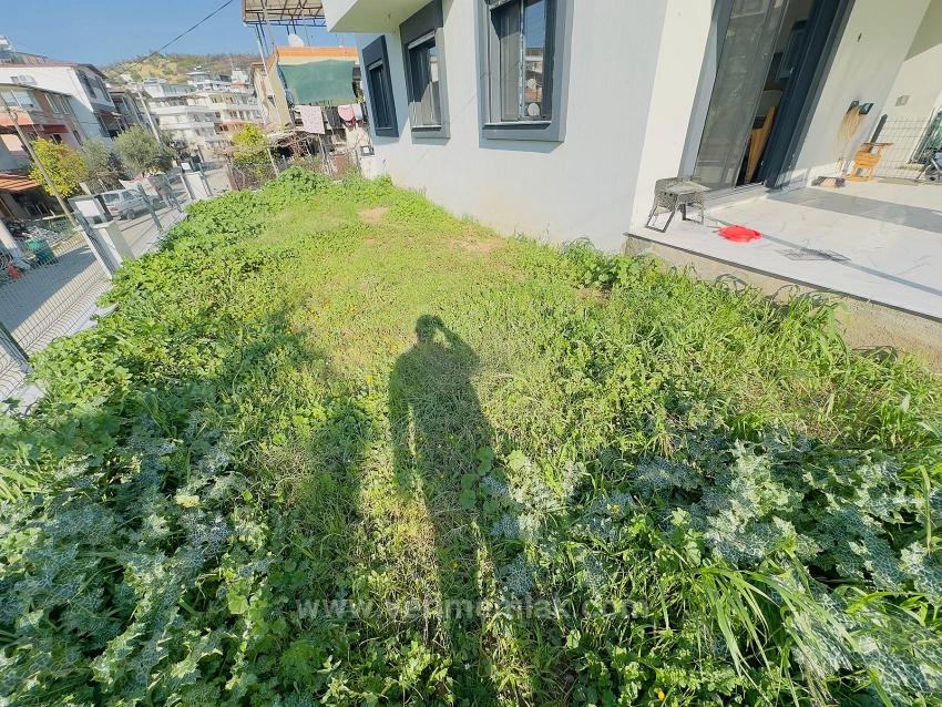 2+1-Zimmer-Wohnung In Seferihisar Mersinalanı Zu Verkaufen, In Meeresnähe, Erdgeschoss Mit Garten