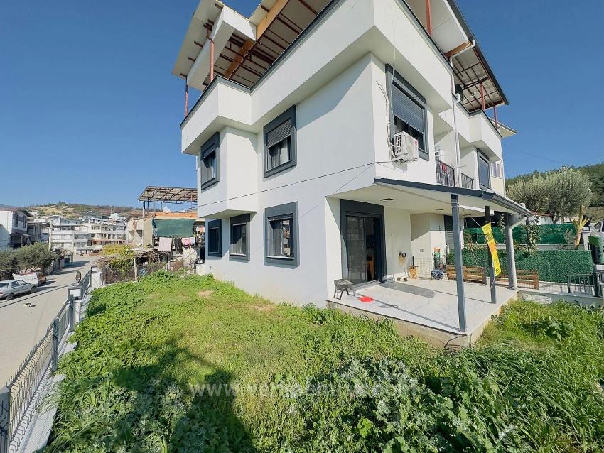 2+1-Zimmer-Wohnung In Seferihisar Mersinalanı Zu Verkaufen, In Meeresnähe, Erdgeschoss Mit Garten