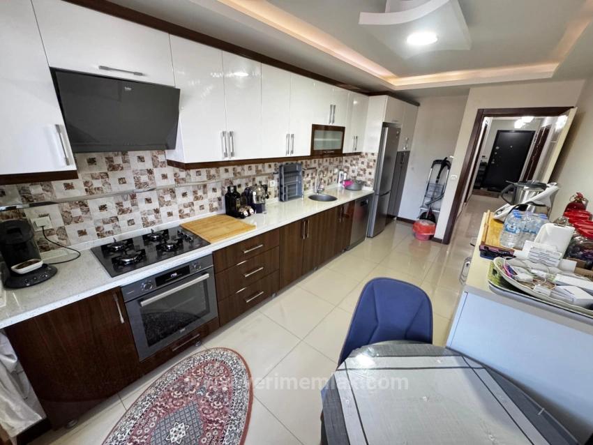 Geräumige 2+1-Wohnung Zum Verkauf In Seferihisar Mersin In Der Nähe Des Meeresgebiets Mit Separater Küche