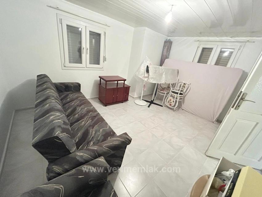 Luxuriöse 4+1-Villa Mit Großem Garten Zum Verkauf Am Strand Von Özdere Çukaltı