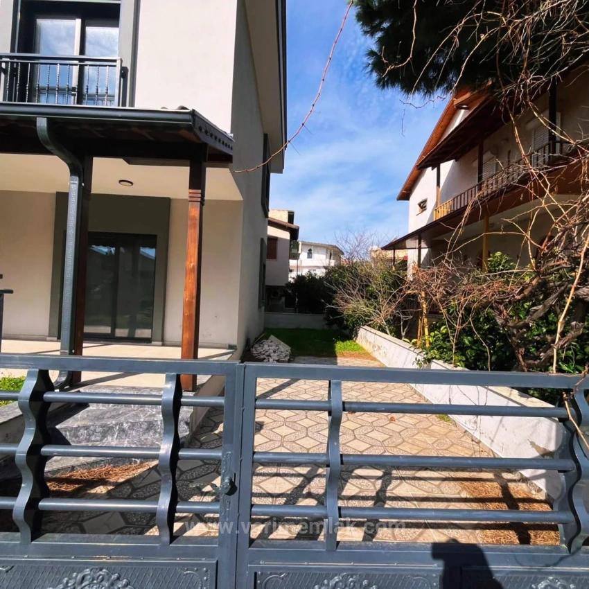 *Eckige, Kostenlose Luxus-3+1-Villa Zum Verkauf Im Viertel Özdere Orta!