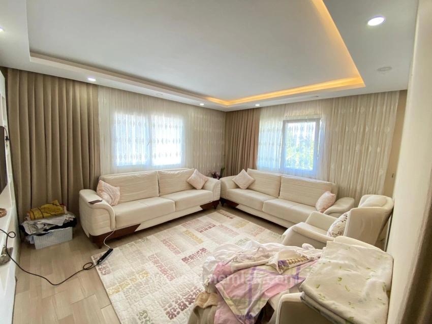 110M2 3+1 Einzelwohnung Mit Separater Küche Im Ürkmez Center