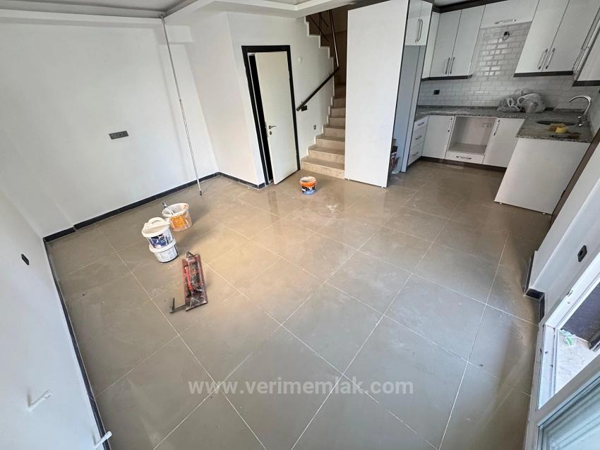 Luxuriöse 2+1-Eckvilla Zum Verkauf In Seferihisars Cumhuriyet Mah., 500 M Vom Meer Entfernt!