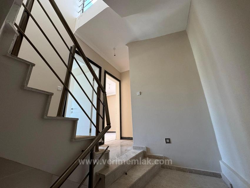 Luxuriöse 2+1-Eckvilla Zum Verkauf In Seferihisars Cumhuriyet Mah., 500 M Vom Meer Entfernt!