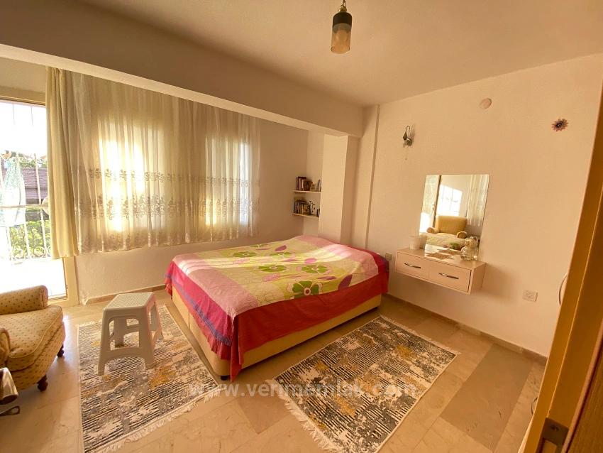 Seferihisar Cumhuriyet Mahallesi, Yıldız Tur Sitesi. 3+1 Wohnung Zum Verkauf, Wo Blau Und Grün Sich Treffen.