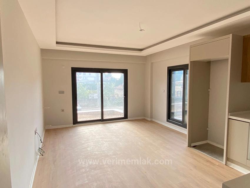 2+1 Erdgeschosswohnung Mit Aufzug Zum Verkauf Im Marktzentrum Von Gumuldur