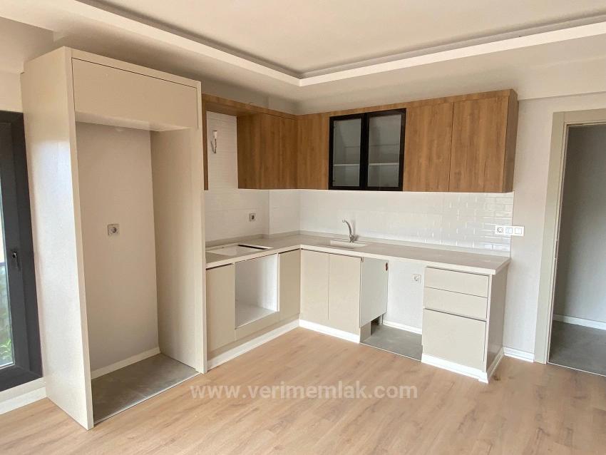 2+1 Erdgeschosswohnung Mit Aufzug Zum Verkauf Im Marktzentrum Von Gumuldur