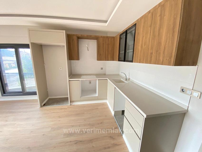 2+1 Erdgeschosswohnung Mit Aufzug Zum Verkauf Im Marktzentrum Von Gumuldur