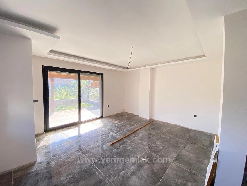 Seferihisar: Stadtteil Cumhuriyet, In Meeresnähe, Brandneue 3+1-Eckvilla Mit Lizenz