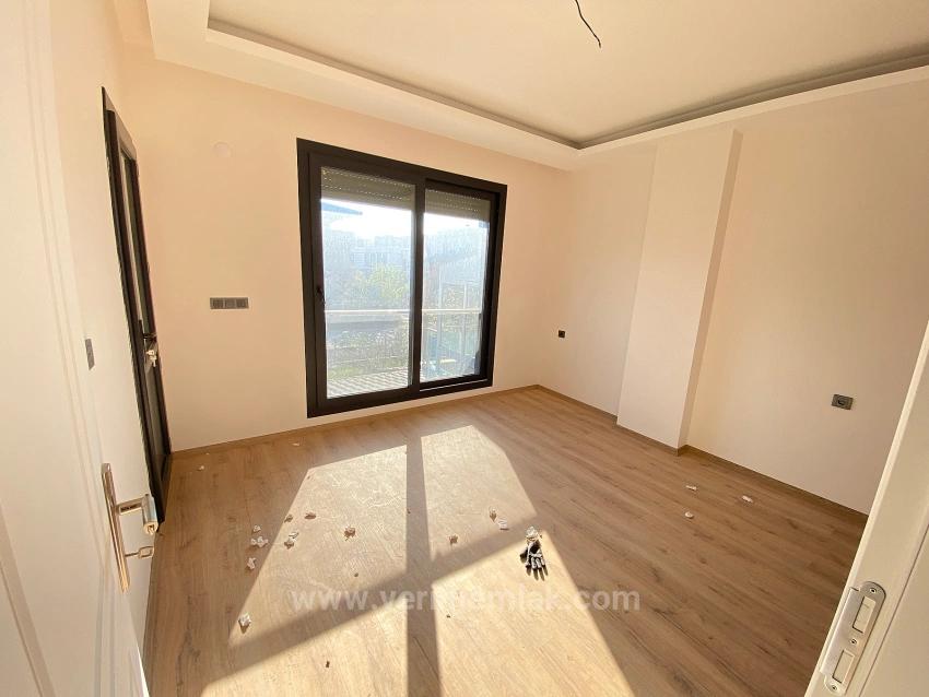 Seferihisar: Stadtteil Cumhuriyet, In Meeresnähe, Brandneue 3+1-Eckvilla Mit Lizenz