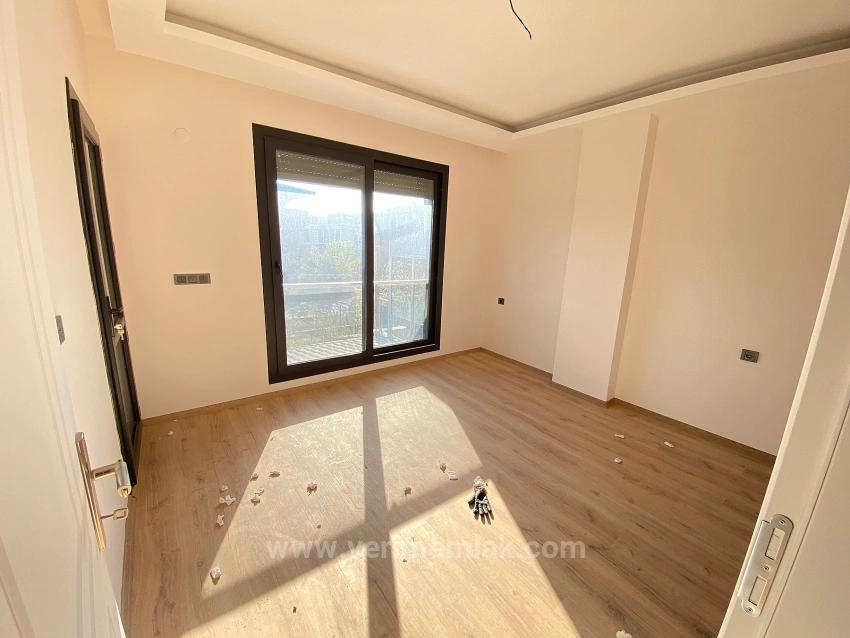 Seferihisar: Stadtteil Cumhuriyet, In Meeresnähe, Brandneue 3+1-Eckvilla Mit Lizenz