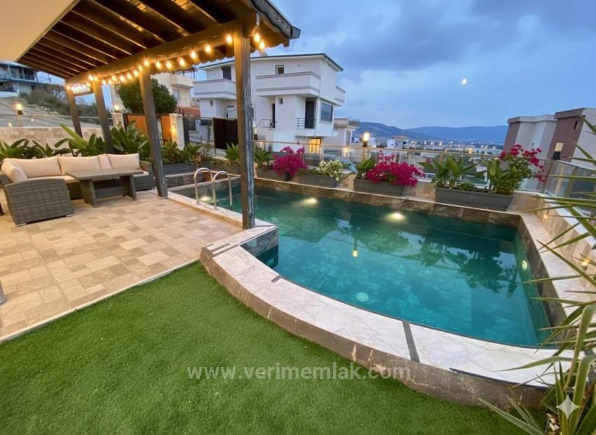 Luxuriöse 4+1-Zimmer-Villa Mit Vollem Meerblick Und Pool Im Atatürk-Viertel Von Seferihisar!