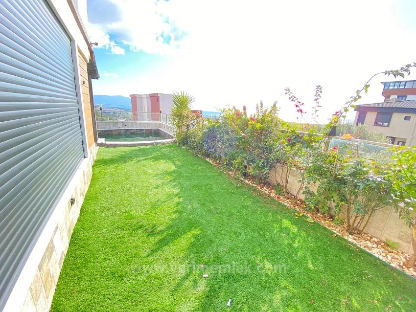 5+1 Villa Zum Verkauf Mit Pool Und Meerblick In Seferihisar Doğanbey