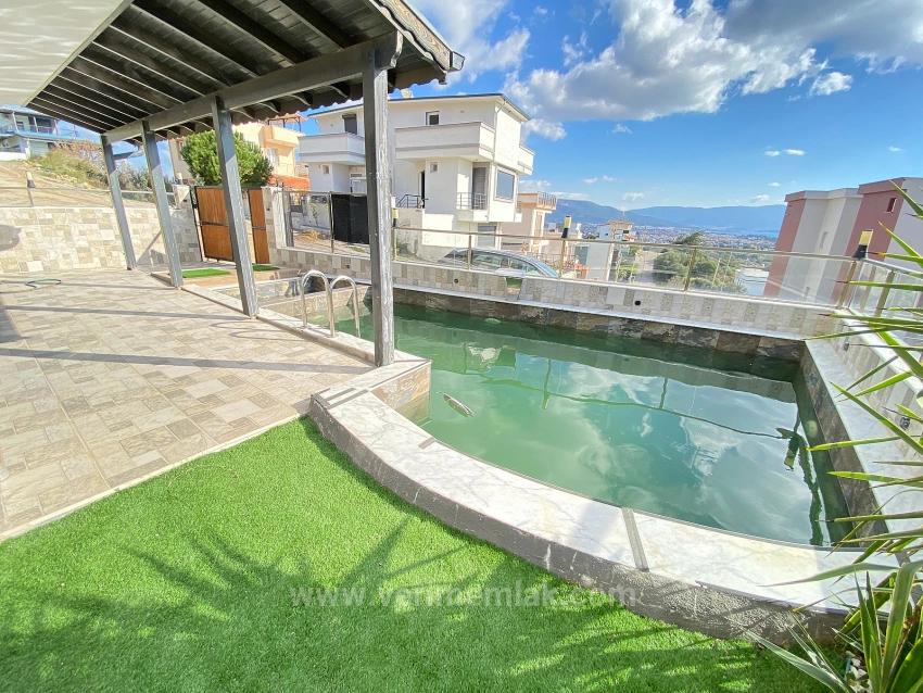 5+1 Villa Zum Verkauf Mit Pool Und Meerblick In Seferihisar Doğanbey