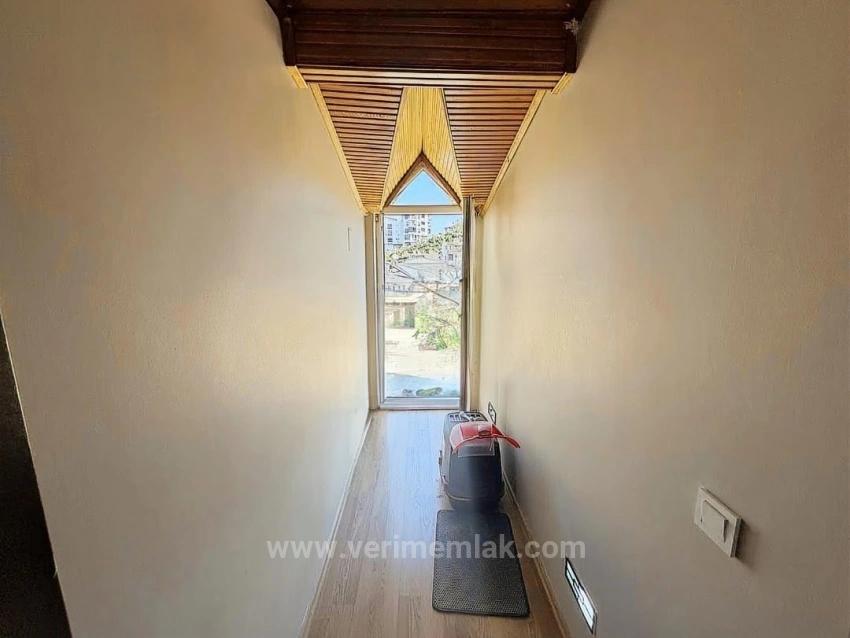 3+1 Maisonette-Wohnung Mit Kamin, Meerblick Und Geräumigem Wohnzimmer Im Herzen Des Viertels Fevzi Çakmak In Urla.