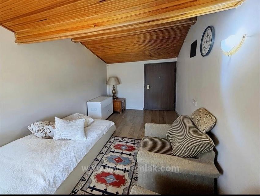 3+1 Maisonette-Wohnung Mit Kamin, Meerblick Und Geräumigem Wohnzimmer Im Herzen Des Viertels Fevzi Çakmak In Urla.