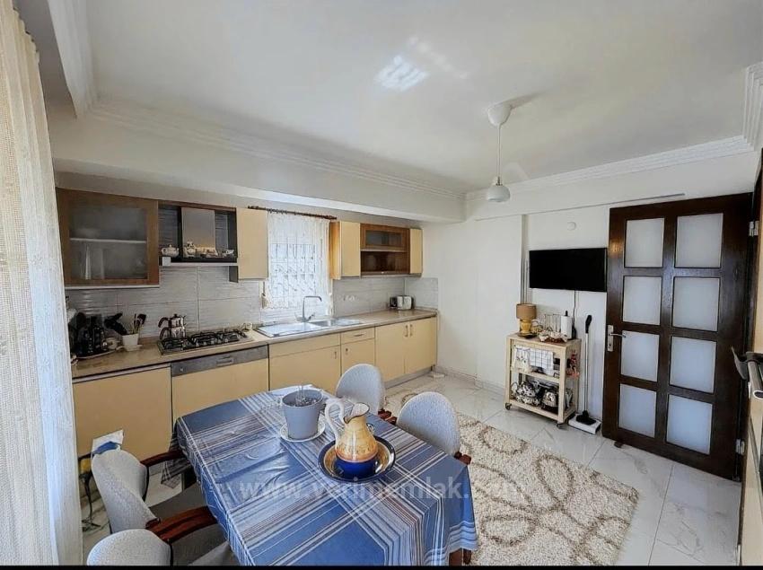 3+1 Maisonette-Wohnung Mit Kamin, Meerblick Und Geräumigem Wohnzimmer Im Herzen Des Viertels Fevzi Çakmak In Urla.