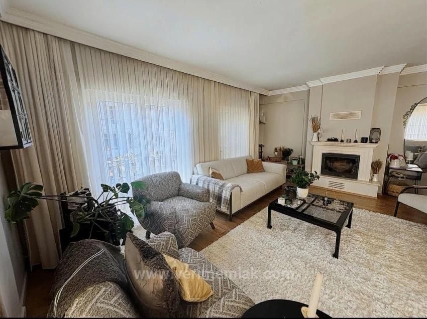 3+1 Maisonette-Wohnung Mit Kamin, Meerblick Und Geräumigem Wohnzimmer Im Herzen Des Viertels Fevzi Çakmak In Urla.
